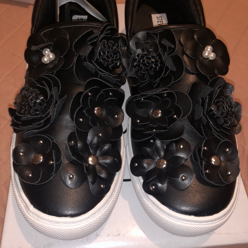Steve Madden slip on shoes